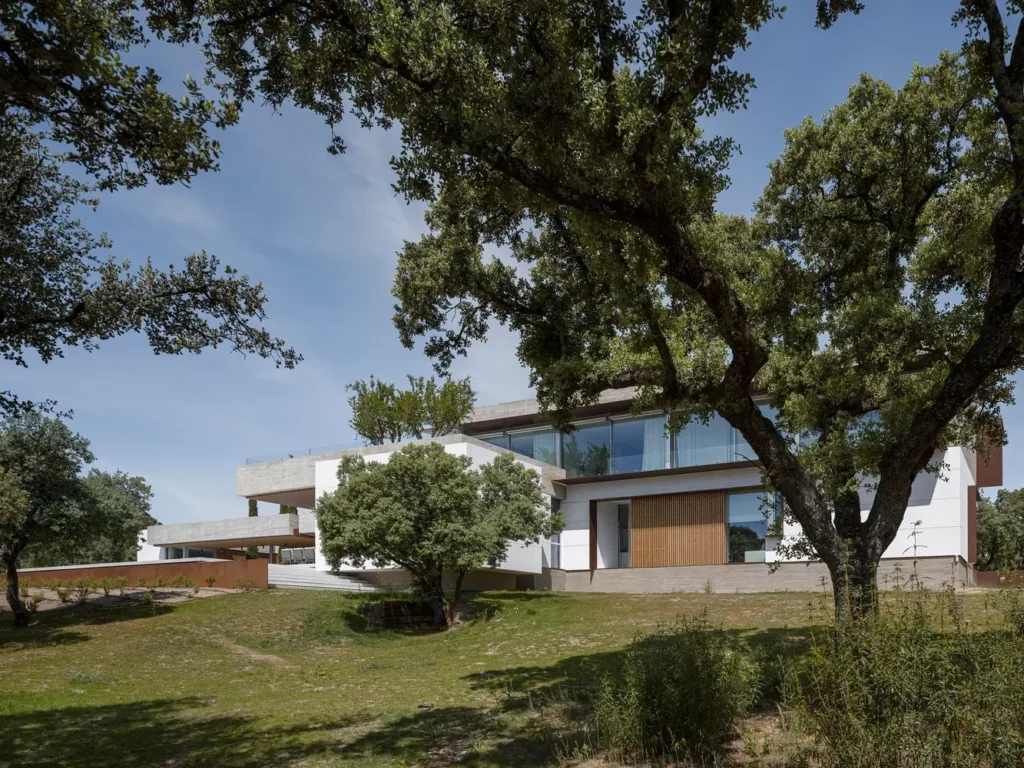 DesigningArchitecture-Single-Family-Home-in-La-Moraleja-Bueso-Inchausti-Rein-Arquitectos