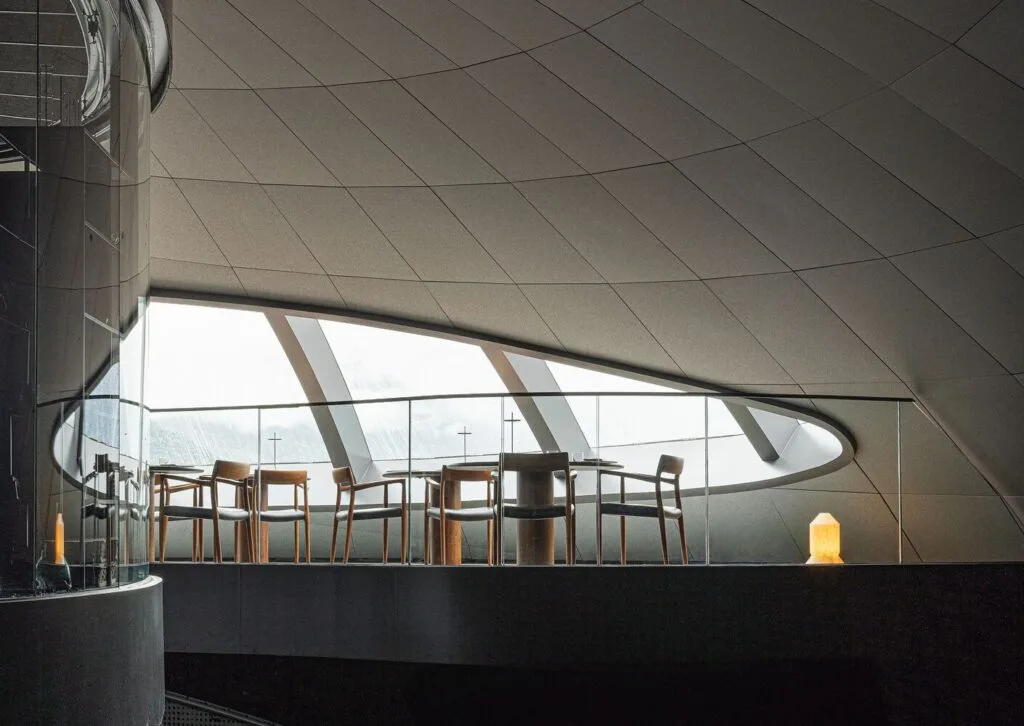 Restaurant iris interior