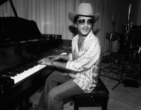 The Architecture of “The Romantic”: From Mid-Century Modern to Massive